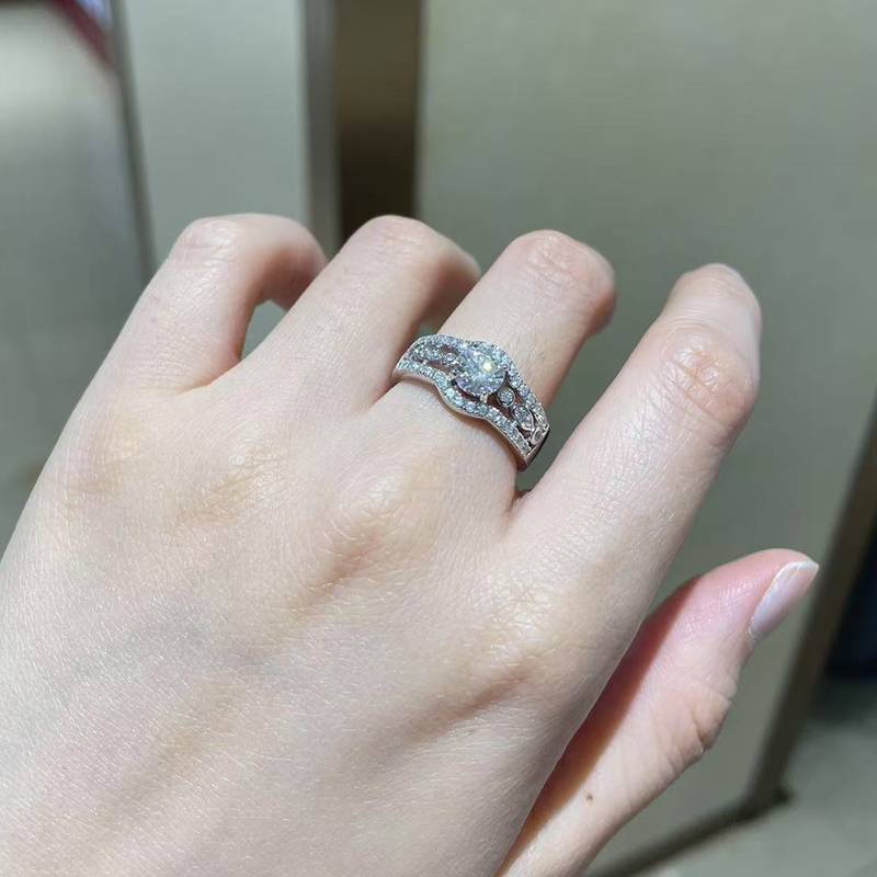 Full Diamond Four Claw Round Women's Ring S925 Silver Plated Platinum Customized Selection Main Stone Moissanite Diamond 0.8ct/Secondary Stone High Carbon Diamond